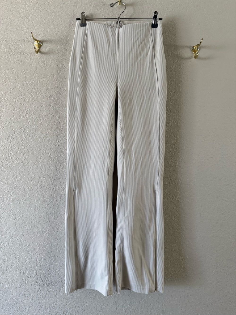 Lululemon Ribbed SoftStreme Flared Pull On Pants Size 6 Bone VGUC Waist Pocket